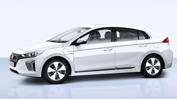 Hyundai presenta en Ginebra el IONIQ enchufable