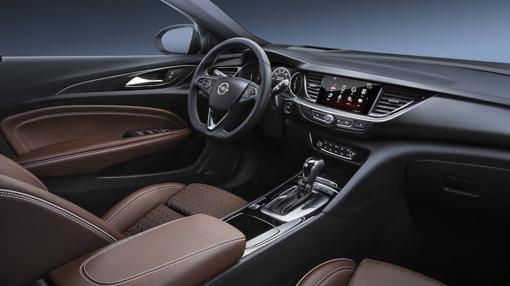 El nuevo salpicadero resulta muy limpio y ordenado