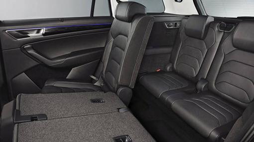 El acceso a la tercera fila no es fácil (como en ningún coche) pero una vez sentados es cómodo