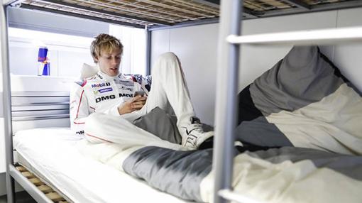 Brendon Hartley descansando en su cama caliente