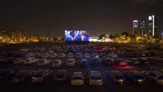 Autocine de Madrid: así es ver una película sin bajarse del coche