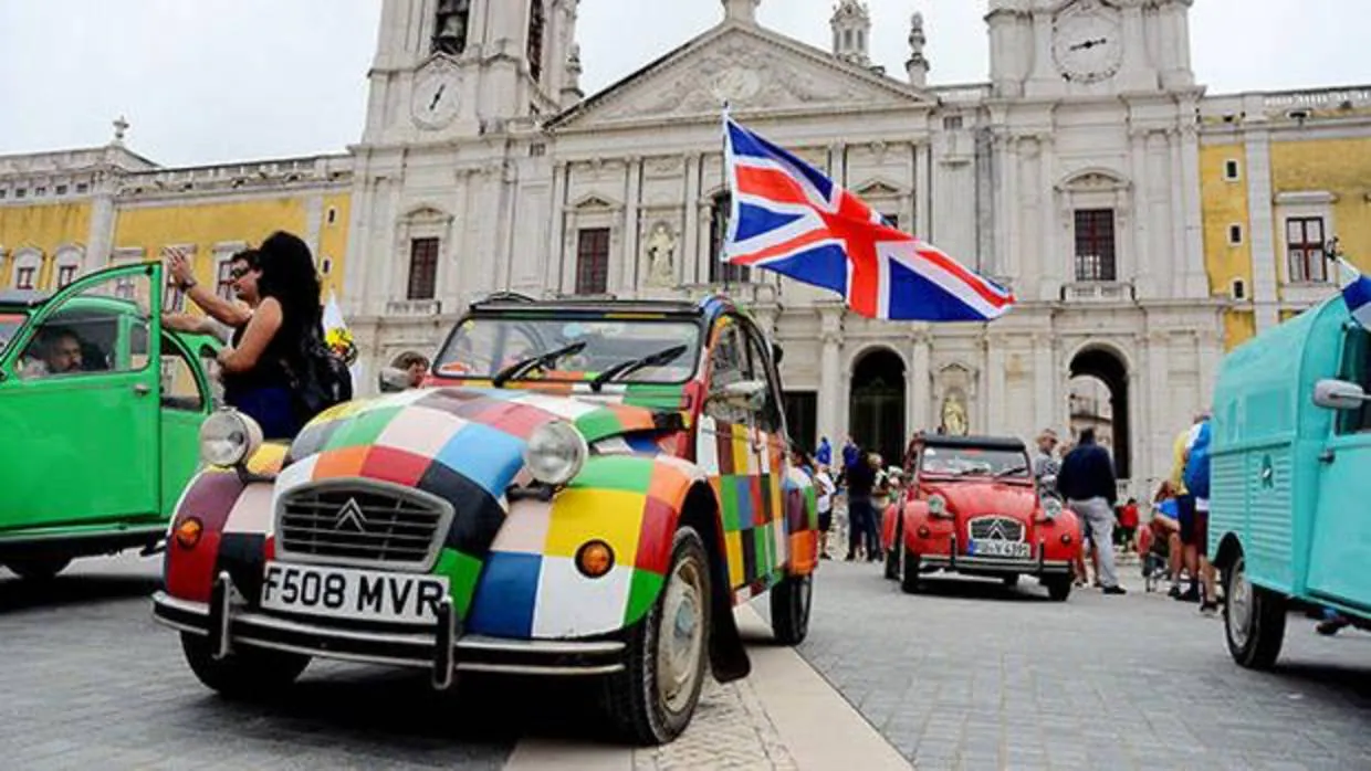 2.000 Citroën 2CV ha conseguido reunir el Club de Amigos del 2CV en Portugal