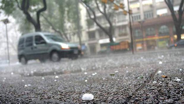 Así se reclaman los daños causados en tu coche por el granizo y la tormenta