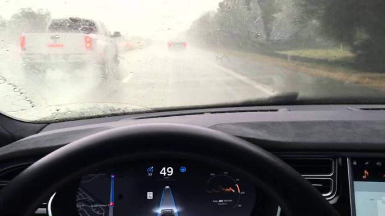 Tesla aumenta la autonomía de sus coches para que puedan escapar del huracán Irma