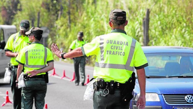 Conducir de forma temeraria, con la ITV caducada o arrojar objetos, entre las multas más frecuentes y caras