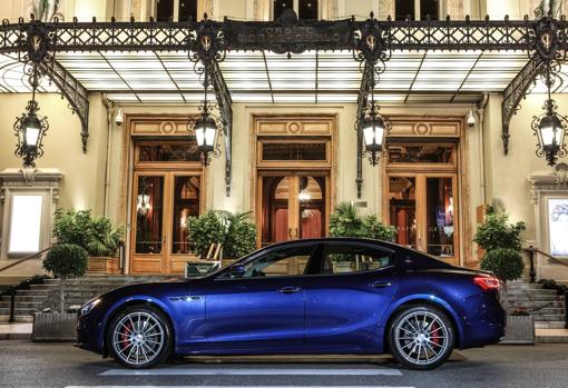 El sedán italiano Maserati Ghibli se renueva para ganar elegancia y deportividad