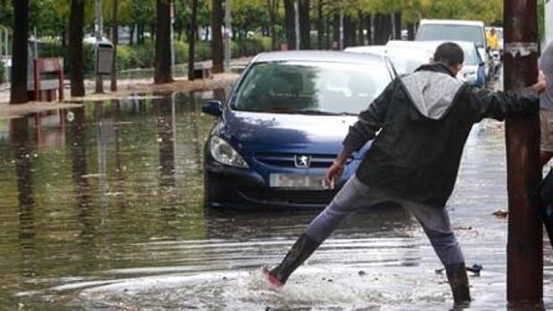 Qué le puede pasar a tu coche si te pilla una riada