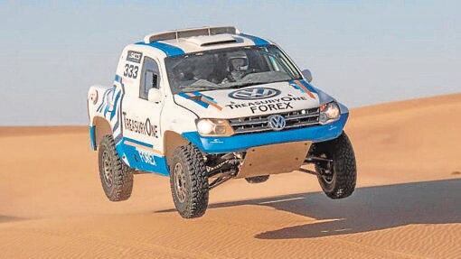 Dakar vs carretera: las versiones de calle de los coches que han brillado en el rally más duro del mundo
