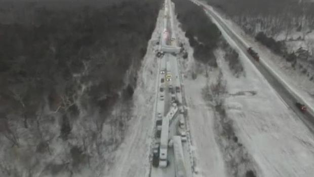 Vídeo: Espectacular accidente múltiple a vista de dron en una autopista