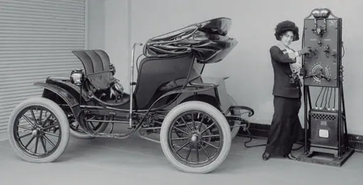 La historia del coche eléctrico desde finales del siglo XIX