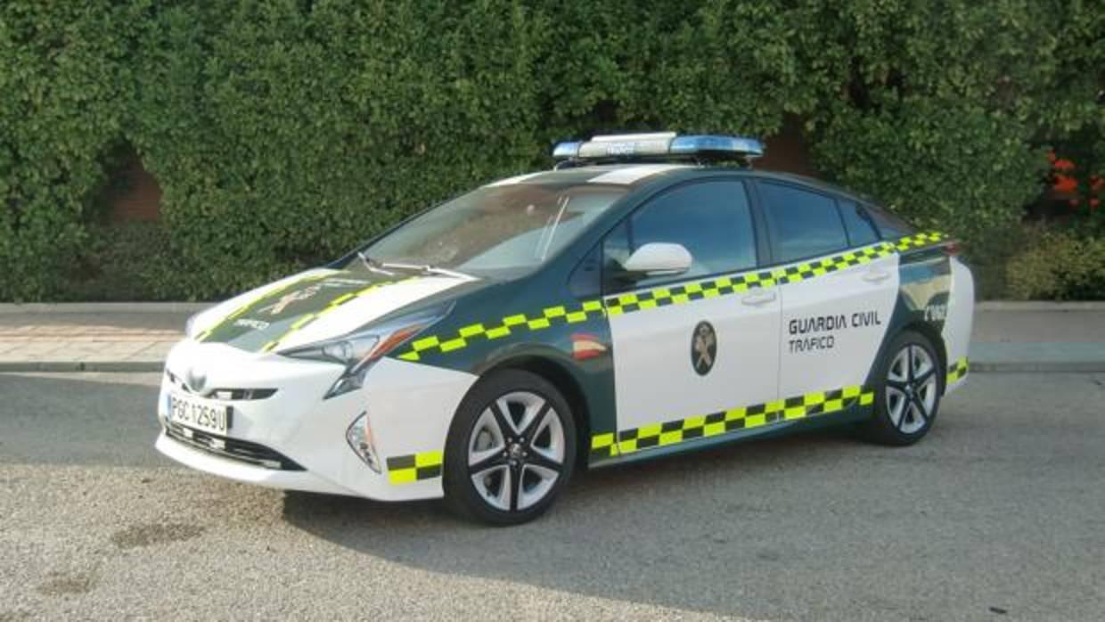 La Agrupación de Tráfico de la Guardia Civil apuesta por la tecnología híbrida de Toyota