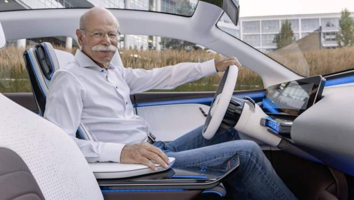 Dieter Zetsche (Daimler-Mercedes): «Los clientes confían en el diésel más que los políticos»
