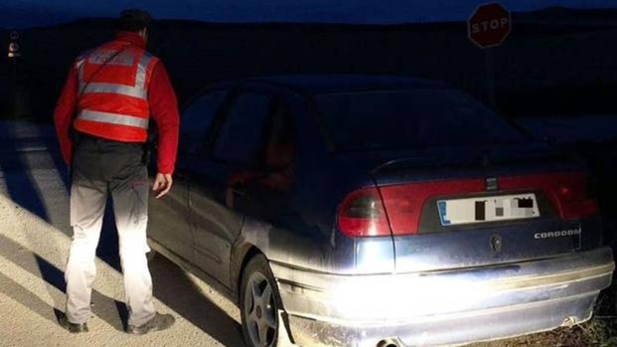 Un conductor sin carné huye tras dar positivo en todas las drogas del test en Navarra