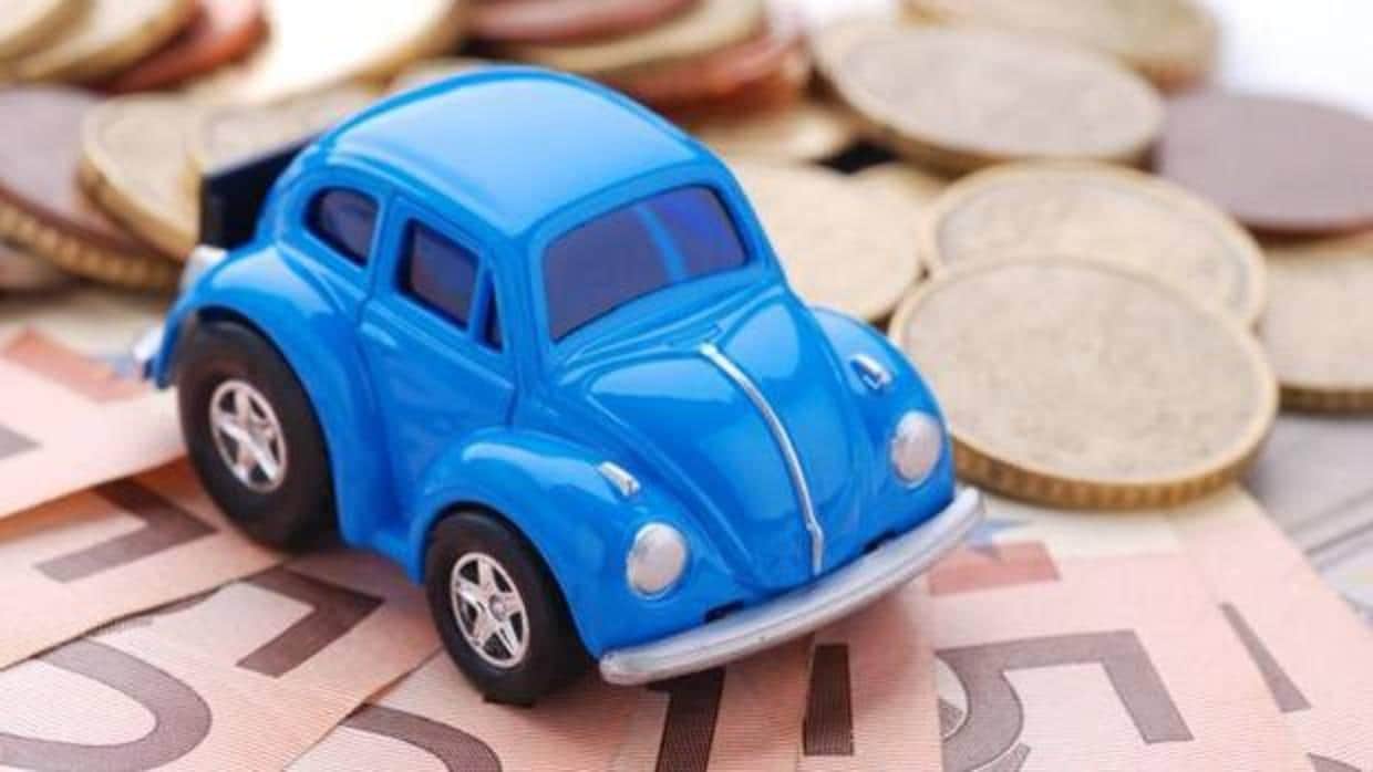 Fraccionar el pago del seguro de coche puede encarecer la prima más de 250 euros