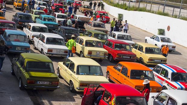 Más de 6.000 personas celebraron este fin de semana en el Jarama el 50 cumpleaños del SEAT 124