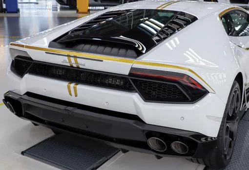 Una empresa murciana compra por 715.000 euros el Lamborghini del Papa