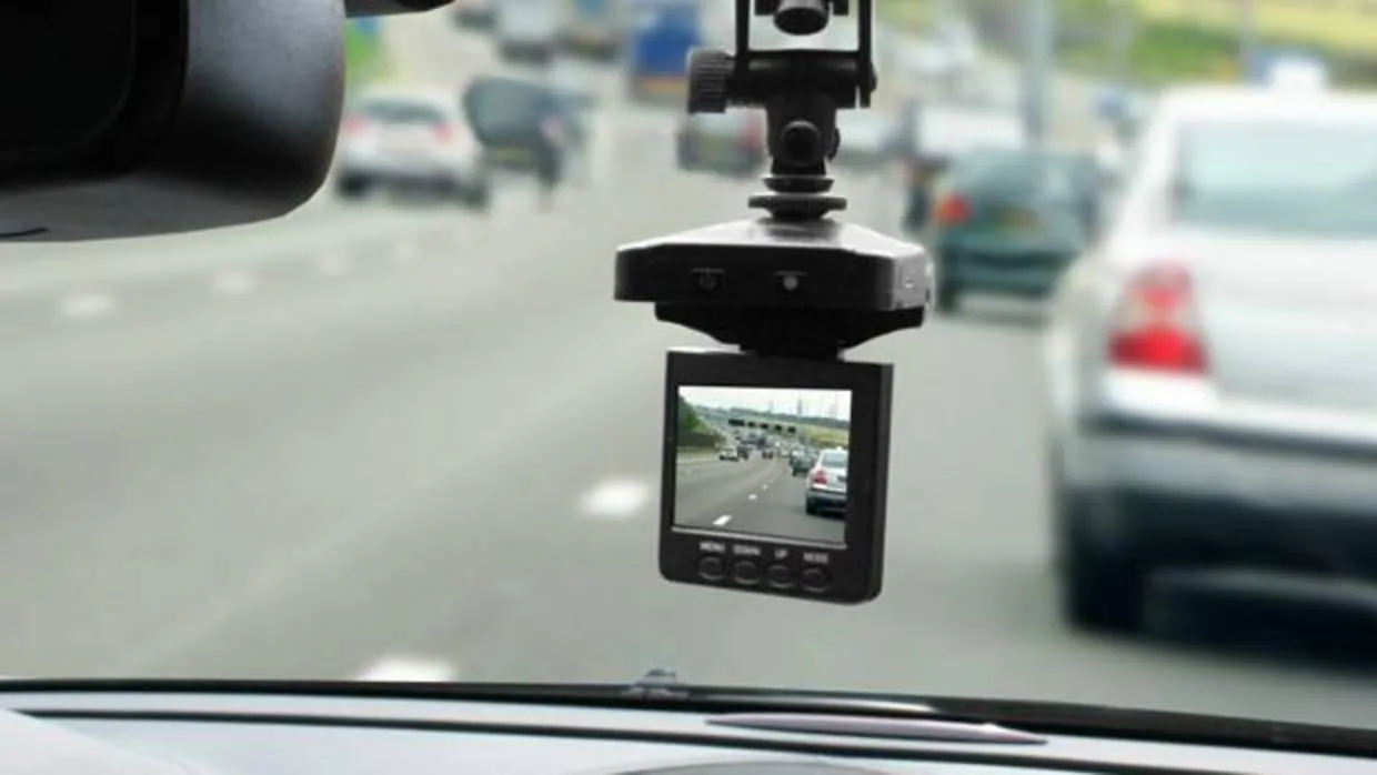 ¿Se puede grabar con una cámara desde el coche?