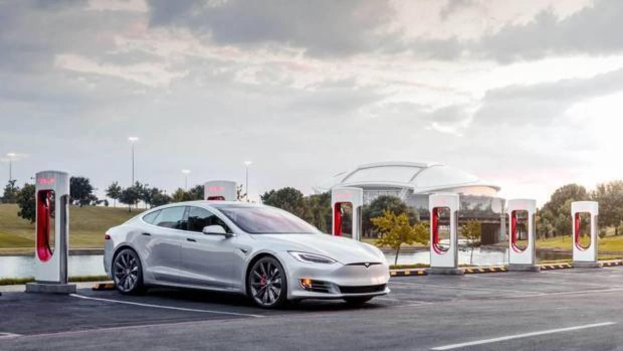 Autoridades federales expulsan a Tesla de la investigación de su último accidente mortal
