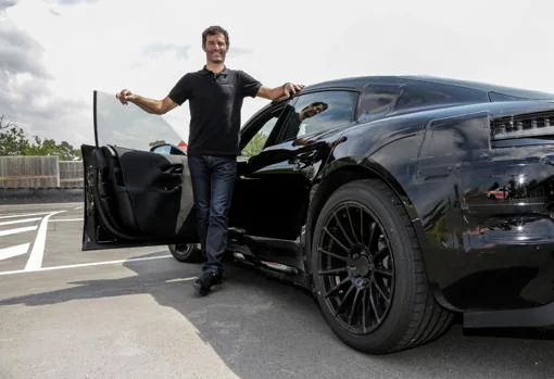 Mark Webber se pone al volante del Porsche Mission E: «Cambiará las reglas del juego»