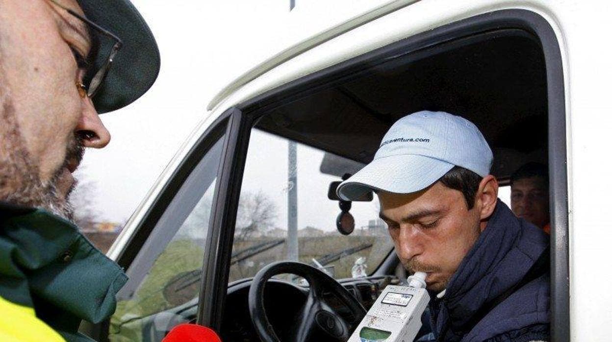 Tráfico quiere bajar la tasa de alcohol para los profesionales del volante