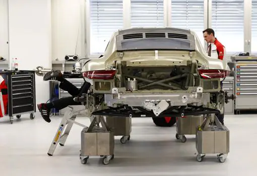 5.000 piezas, 50 horas de carrera y tecnologías de primer nivel: Así se crea un 911 RSR