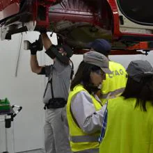 Humano y máquina: los «Robocop» que fabrican coches en España