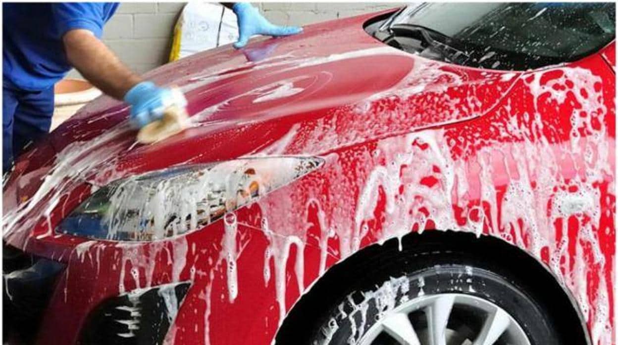 Evitar accidentes y otros cuatro motivos para llevar el coche limpio