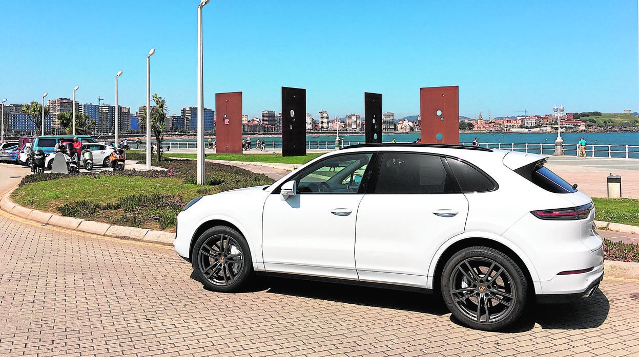 Tomamos las reviradas carreteras de la costa cántabra y asturiana con el Porsche Cayenne