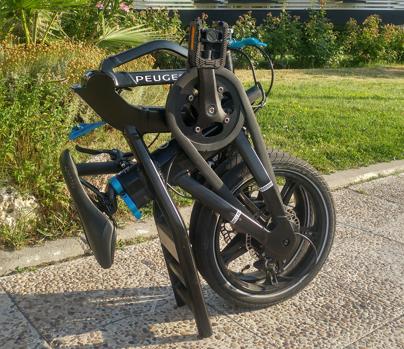 Probamos la bicicleta eléctrica plegable Peugeot eF01: una ágil compañera para moverse sin restricciones
