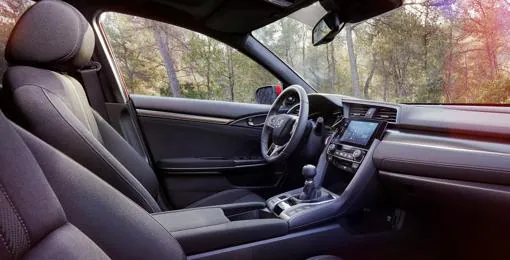 Honda Civic diésel frente a gasolina: ¿eficiencia y agrado de uso, o aerodinámica y deportividad?
