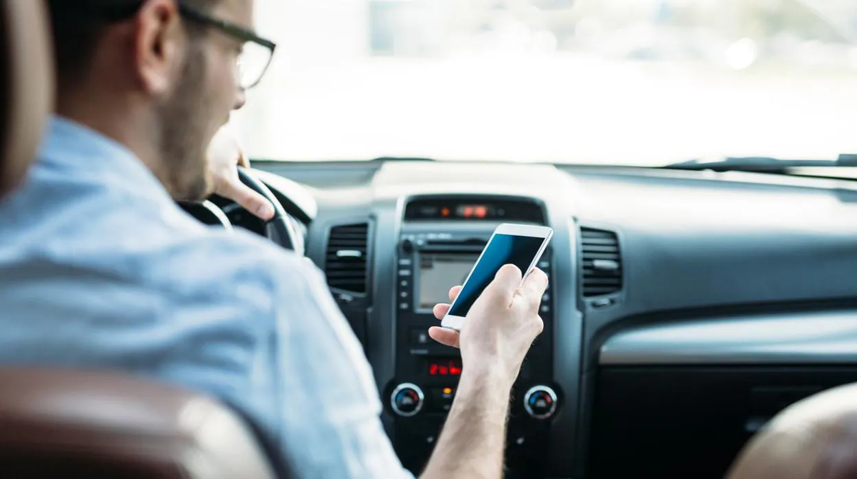 Los conductores que usen el móvil al volante podrían tener que responder con su patrimonio