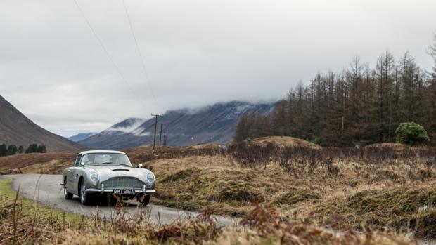 Aston Martin Goldfinger DB5: la recreación del legendario vehículo de James Bond de 1964