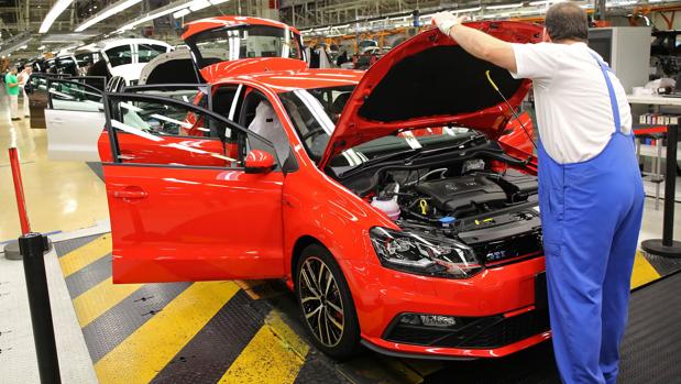 Volkswagen Navarra dejará de producir 11.000 coches por el WLTP y la caída del diésel
