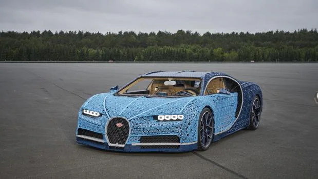 Lego construye un Bugatti Chiron de tamaño real ¡que se puede conducir!