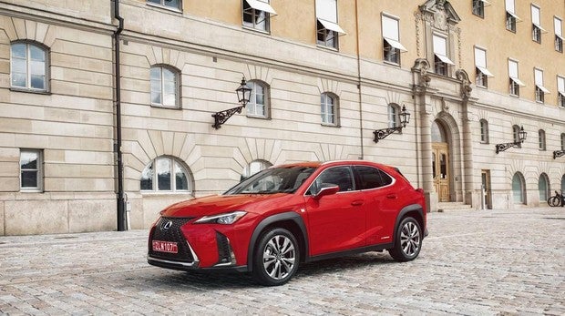 Potencia y refinamiento para el UX 250h, el nuevo «crossover» urbano de lujo de Lexus