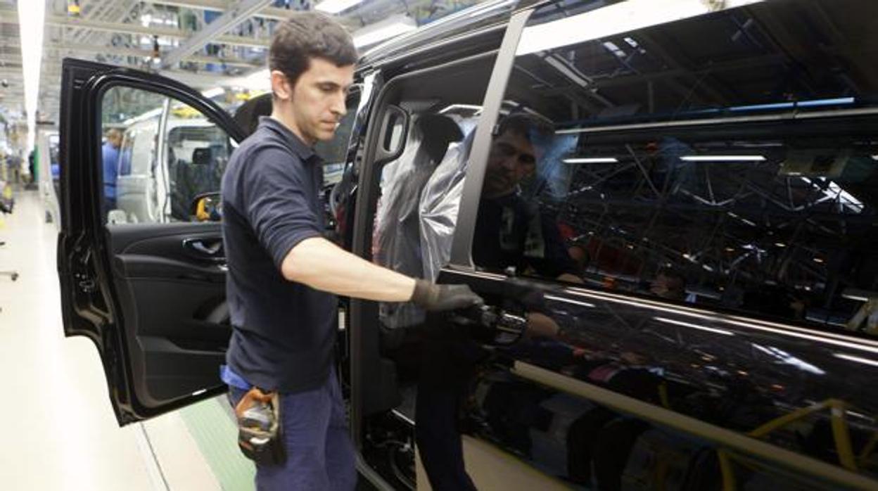La planta de Mercedes de Vitoria parará su producción cinco días por la caída en ventas del diésel