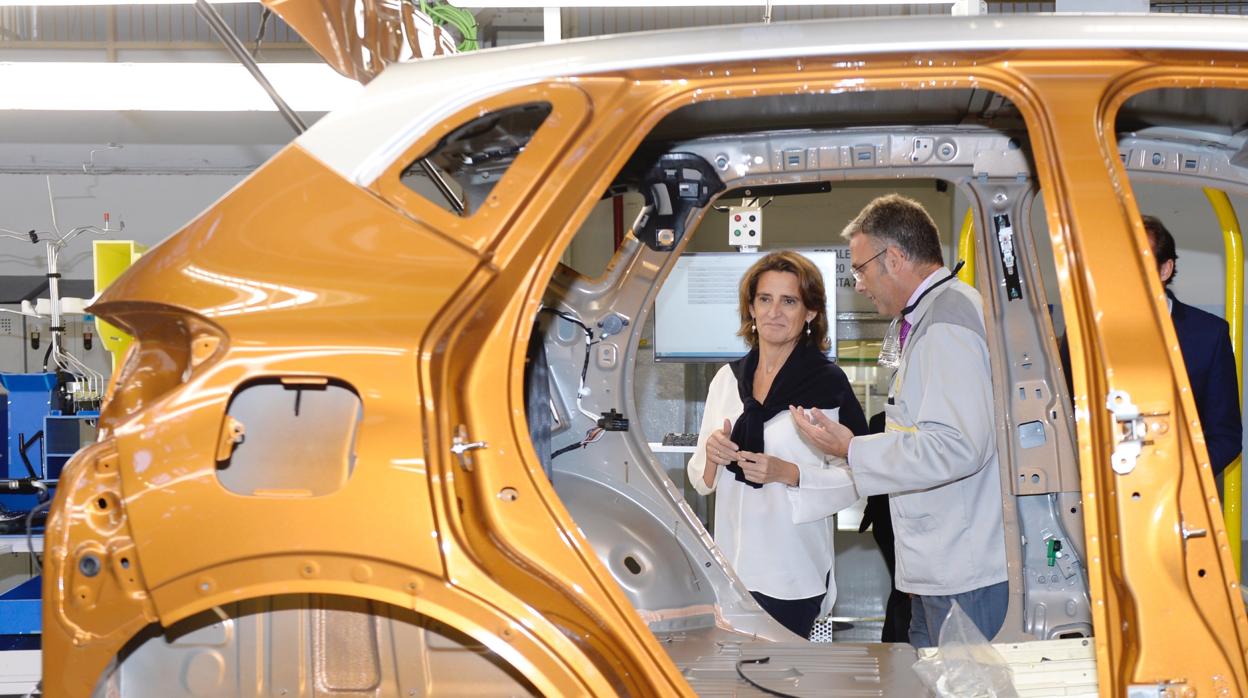 La ministra de Transición Ecológica visita la factoría y el centro de I+D+i de Renault en Valladolid