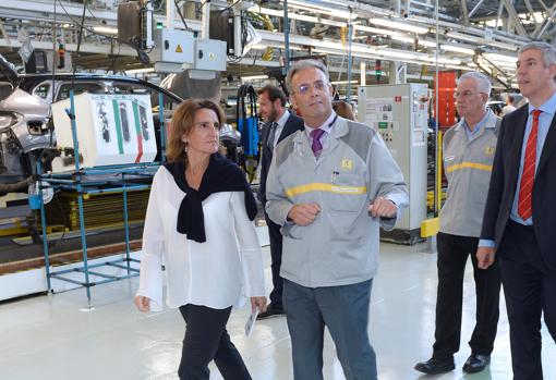 La ministra de Transición Ecológica visita la factoría y el centro de I+D+i de Renault en Valladolid