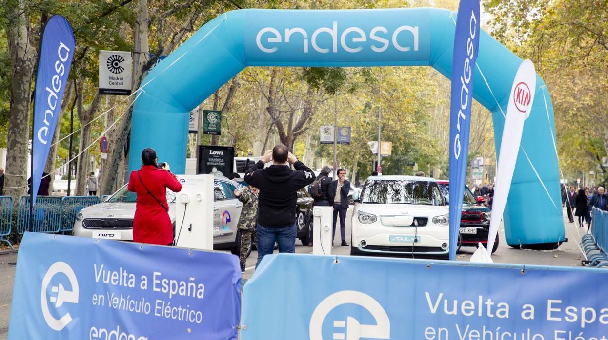 Finaliza la Vuelta a España en coche eléctrico tras 1.000 km y 10 euros de consumo