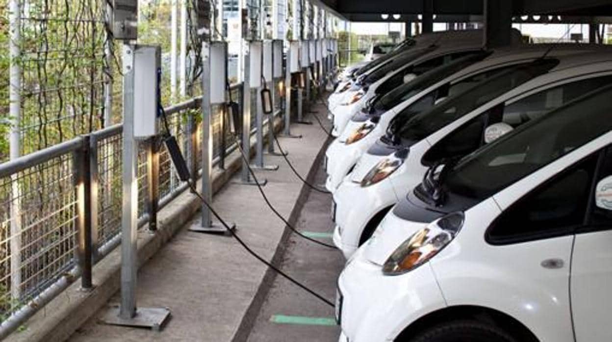 Industria aprobará en las próximas semanas ayudas a la compra de coches ecológicos y puntos de carga