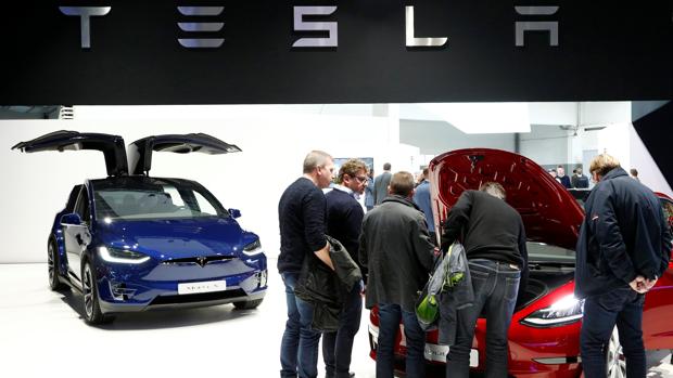 Tesla echará al 7% de la plantilla y solo mantendrá al personal «crítico»