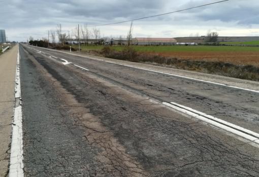 Baches, roderas y grietas: uno de cada trece kilómetros de las carreteras españolas presenta graves deterioros