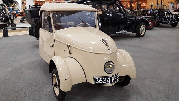 Seis coches míticos y su primer eléctrico para recordar la historia de Peugeot