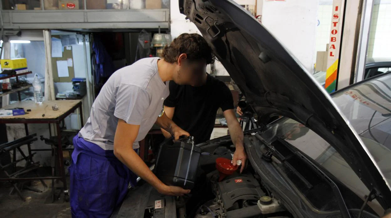 El menor mantenimiento del coche eléctrico puede destruir hasta 30.000 empleos en los talleres
