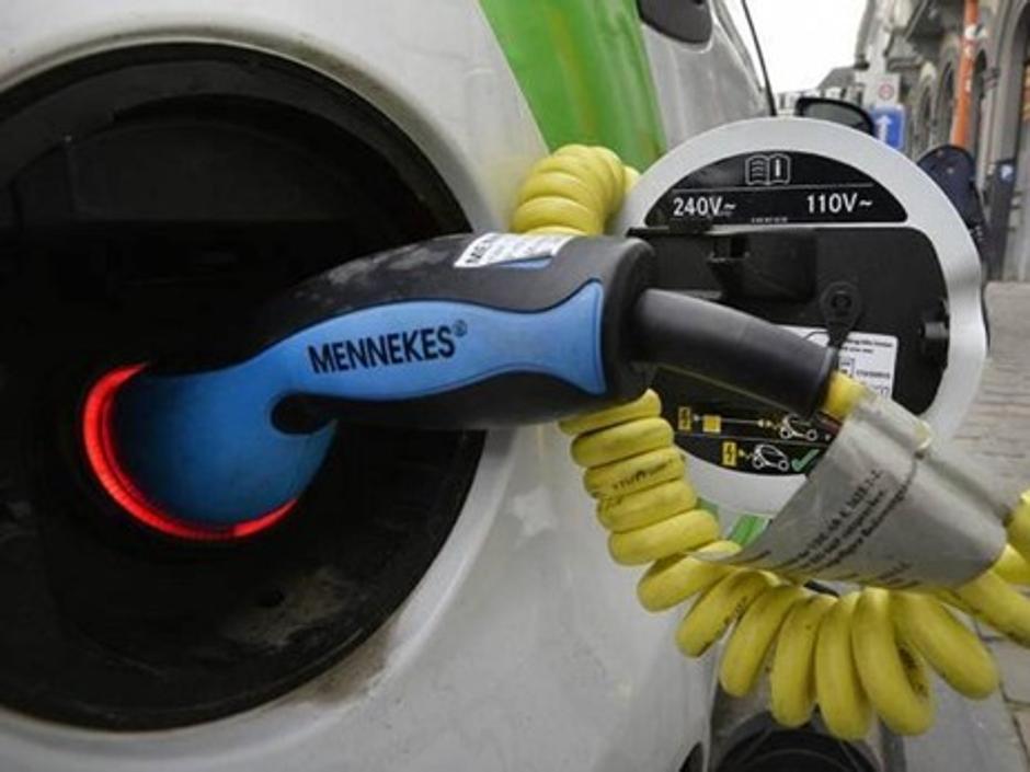 El «truco» de la etiqueta «Cero emisiones»: muchos coches «limpios» emiten más que un gasolina o un diésel