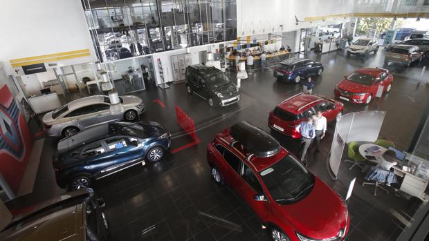 El automóvil exige a Sánchez que defienda el diésel públicamente tras hundirse las ventas: «Urge un plan de choque»