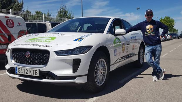 Jorge, el alicantino que visitará toda España para salir en el Guiness: «Se puede viajar con un coche eléctrico»