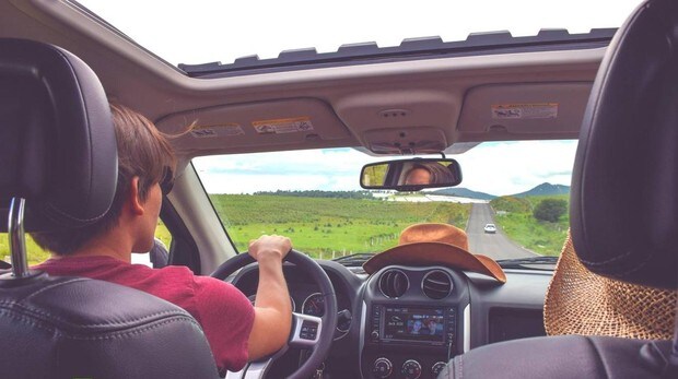 Del auto-stop al carpooling: cinco formas en las que puedes compartir coche en tus viajes