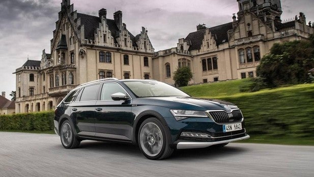 Nuevo Škoda Superb: ahora con versión electrificada y Scout 4X4