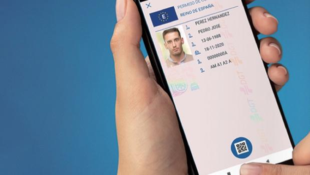 La DGT trabaja en una app para llevar el carné, notificar multas y efectuar trámites con el móvil